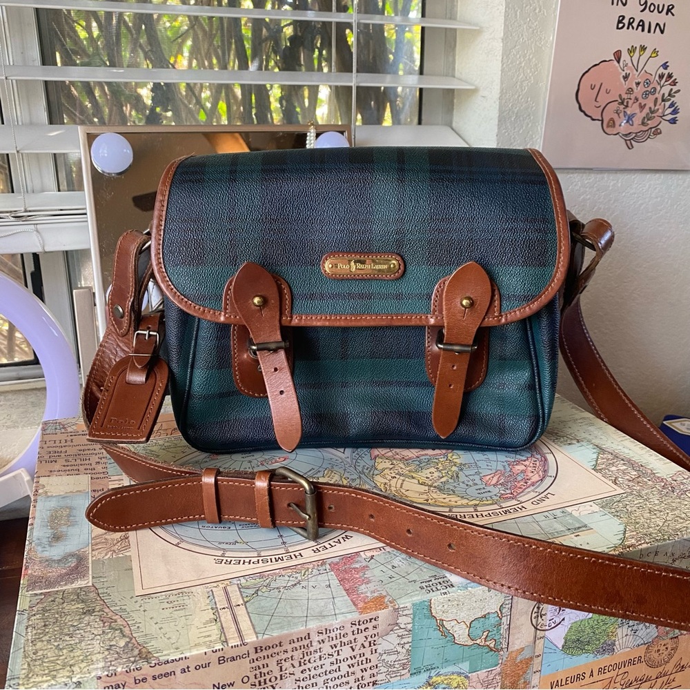 Vintage Ralph Loren leather purse. In great condition, will elevate any look.